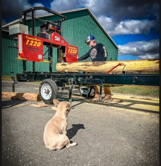 Mark runs the TimberKing 1220CRZ